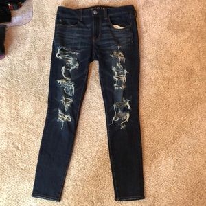 Size 6 American Eagle ripped skinny jeans